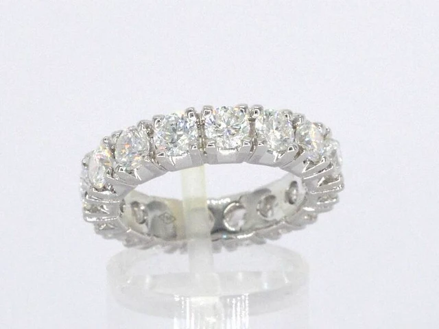 Exclusieve witgouden alliance ring met diamanten - afbeelding 4 van  10