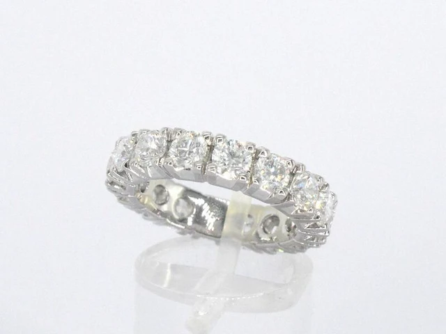 Exclusieve witgouden alliance ring met diamanten - afbeelding 5 van  10