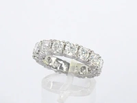 Exclusieve witgouden alliance ring met diamanten - afbeelding 5 van  10