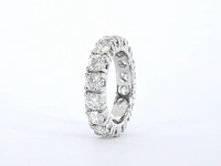 Exclusieve witgouden alliance ring met diamanten - afbeelding 6 van  10