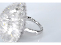 Exclusieve witgouden druppelvormige entourage ring met diamanten - afbeelding 8 van  10