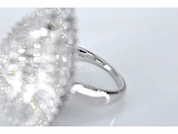 Exclusieve witgouden druppelvormige entourage ring met diamanten - afbeelding 8 van  10