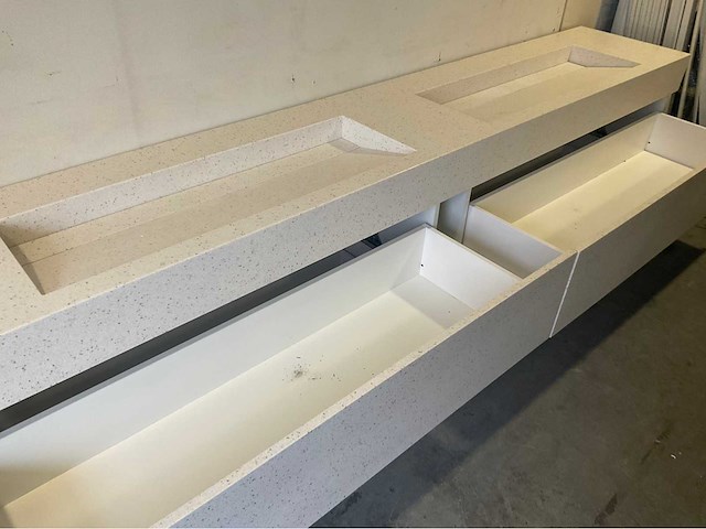 Exclusieve xxl design badmeubel blad en fronten van quartz composiet 280cm - afbeelding 2 van  16