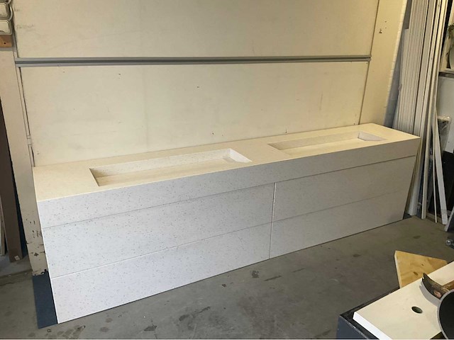 Exclusieve xxl design badmeubel blad en fronten van quartz composiet 280cm - afbeelding 6 van  16