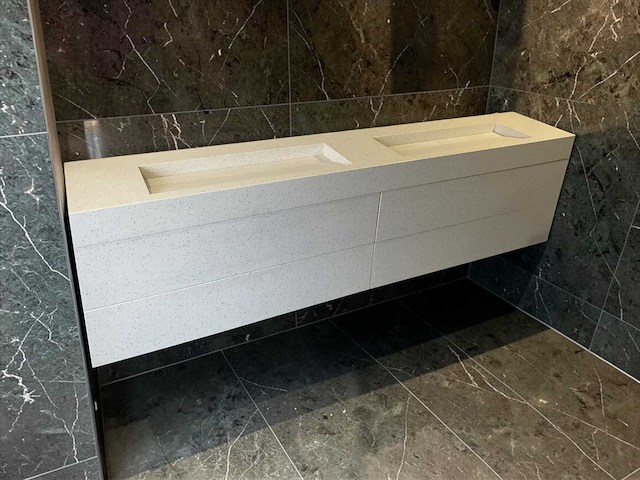 Exclusieve xxl design badmeubel blad en fronten van quartz composiet 280cm - afbeelding 1 van  16