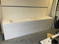 Exclusieve xxl design badmeubel blad en fronten van quartz composiet 280cm - afbeelding 6 van  16