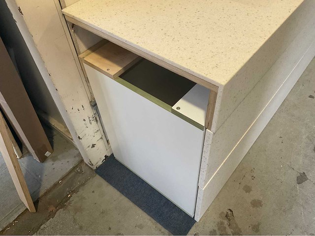 Exclusieve xxl design badmeubel blad en fronten van quartz composiet 280cm - afbeelding 8 van  16