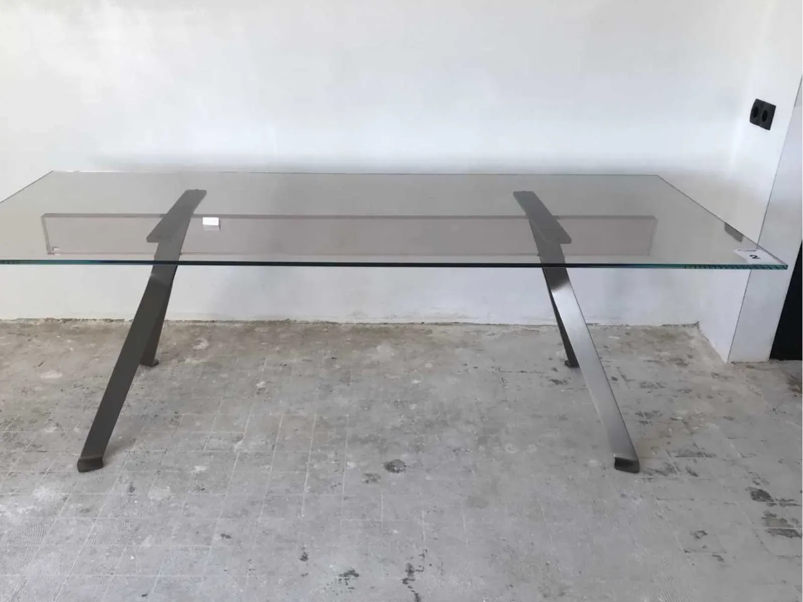 Executieveiling met meubelen van o.a. glas italia, casa milano en kranen van quooker en gessi