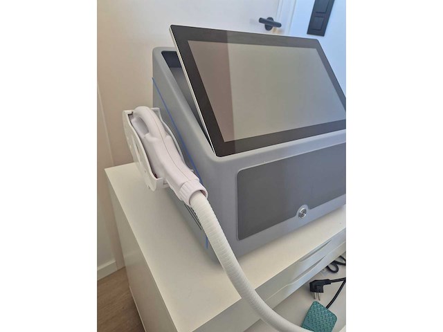 Exfu - glacier - intense pulsed light - beauty salon - afbeelding 3 van  7