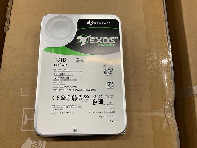 Exos x18 harde schijven 18tb (10x) - afbeelding 1 van  4