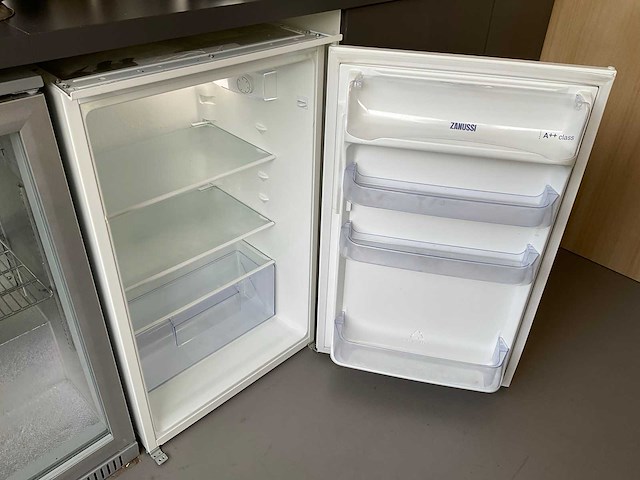 Exquisit gkuk100hdn barkoeling en zanussi koelkast - afbeelding 4 van  4