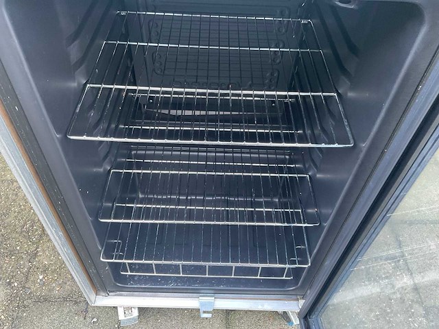 Exquisit glasdeurkoeling in flightcase - afbeelding 7 van  10