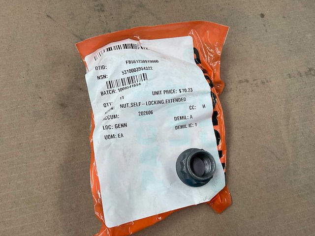 Extended self-locking nut (11x) - afbeelding 1 van  4