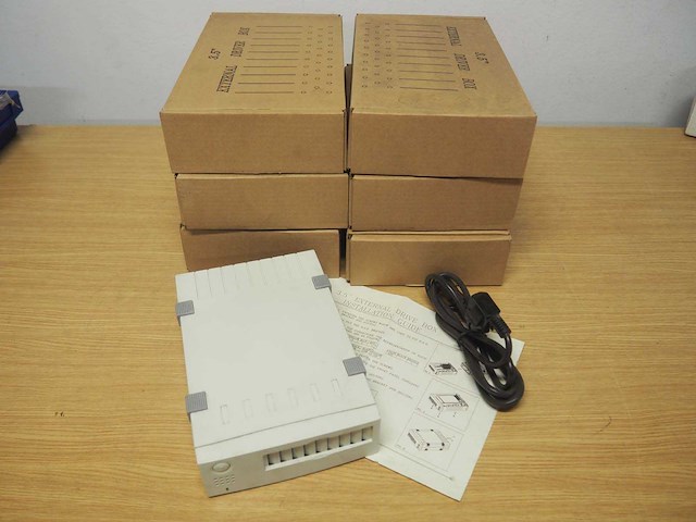 External 3.5 harddrive box (7x) - afbeelding 1 van  2