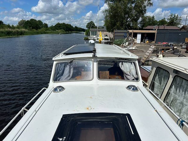 (externe locatie heerenveen ) motorkruiser ca. 9m met inboord diesel en yamaha 9,9pk - afbeelding 9 van  15