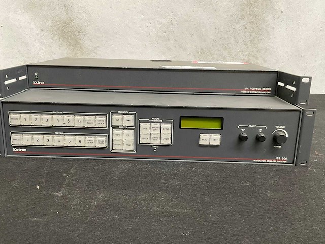 Extron iss 506 / da rgb/yuv switcher met versterker - afbeelding 4 van  6