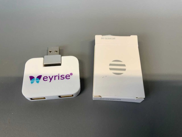 Eyrise 4-delige usb-poorthouder (55x) - afbeelding 1 van  4