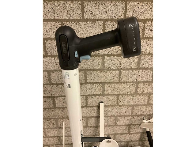 Ezmd medisch elektrisch hulpmiddel | aan- en uittrekhulp - steunkous - afbeelding 6 van  11