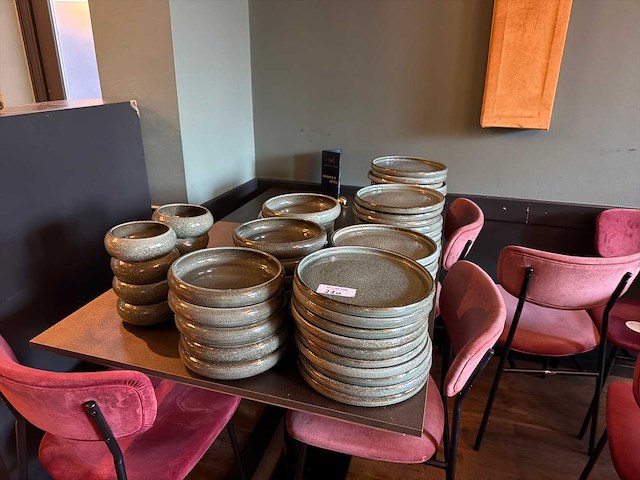 F•2•d partij borden/kommetjes (63x) - afbeelding 1 van  4