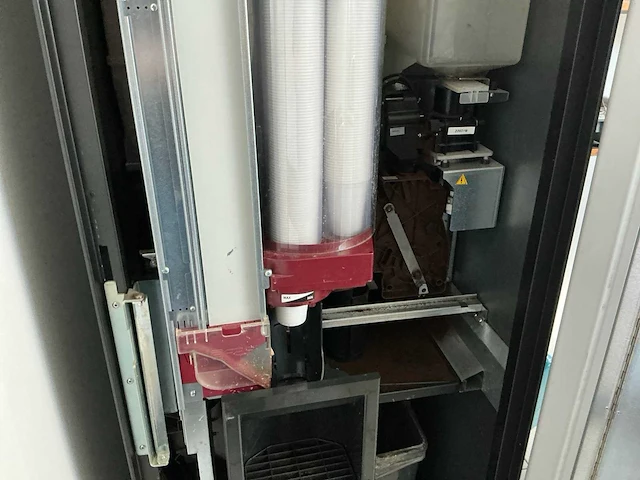 F2s winning t 21,5” e8 koffiemachine - afbeelding 6 van  8