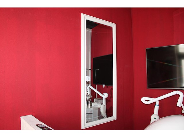 Facet geslepen spiegel in lijst, afm. 73 x 160 cm. - afbeelding 1 van  3