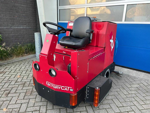 Factory cat - xr - schrob/zuigmachine - afbeelding 1 van  27