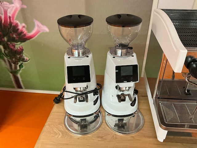 Faema e98 re a/2 + 2x fiorenzato f64 evo – complete professionele barista set (3x) - afbeelding 6 van  19