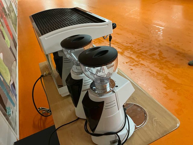 Faema e98 re a/2 + 2x fiorenzato f64 evo – complete professionele barista set (3x) - afbeelding 15 van  19