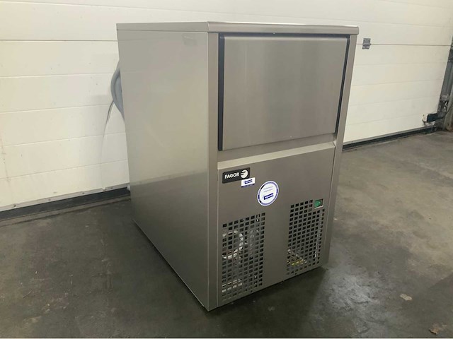 Fagor fim 40 - ijsblokjesmachine met ingebouwde bak - roestvrijstaal - afbeelding 1 van  7