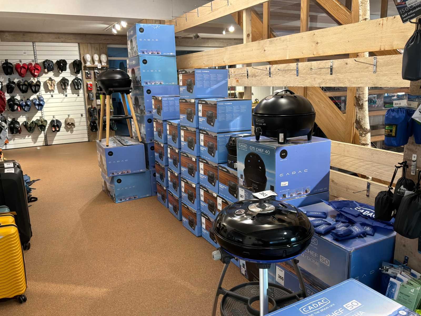 Faillissement kampeerwinkel holiday sport b.v. - luifels, caravanaccessoires, garage- en winkelinventaris, kampeer-, outdoor- en wandelartikelen
