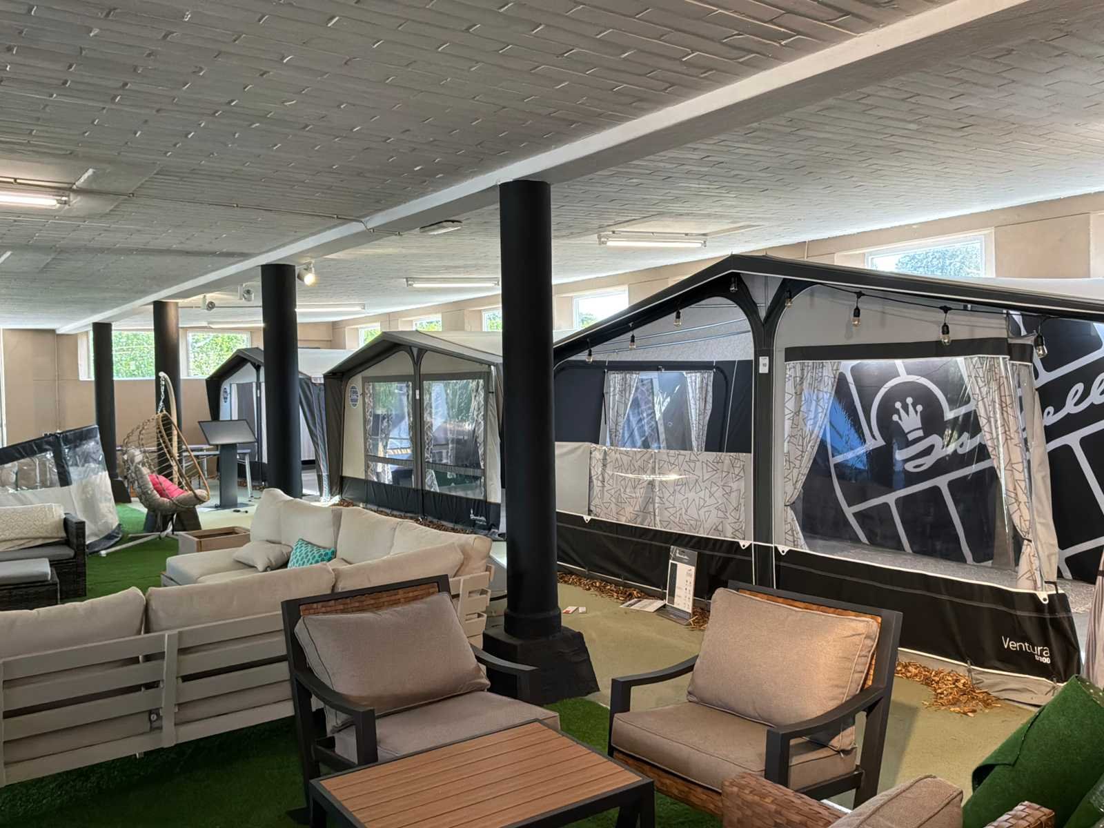 Faillissement kampeerwinkel holiday sport b.v. - luifels, caravanaccessoires, garage- en winkelinventaris, kampeer-, outdoor- en wandelartikelen