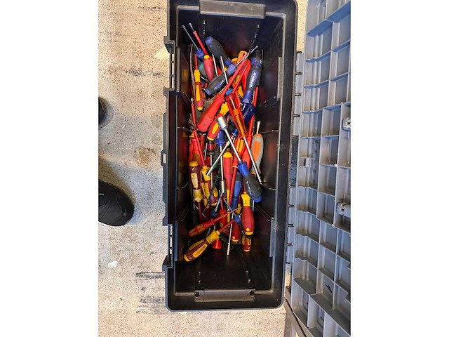 Faillissement tmps technical support b.v. complete inventaris kantoor en gereedschappen - afbeelding 33 van  82