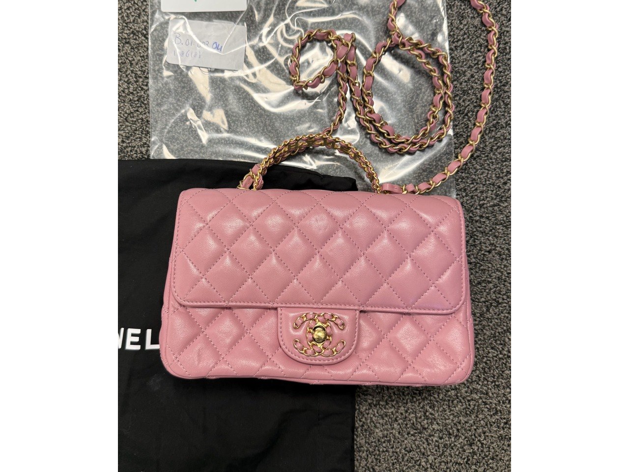 Faillissementsveiling: exclusieve design kleding, schoenen, tassen en accessoires