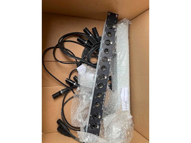 Fairlight - connection aes input panel la4 - various audio equipment (2x) - afbeelding 1 van  2