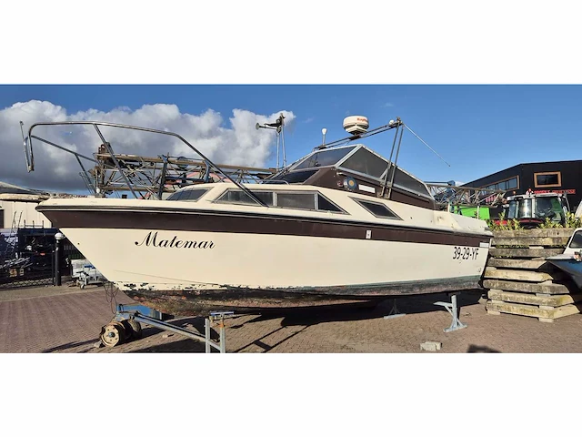 Fairline - weekender 24 - motor yacht - 1980 - afbeelding 1 van  15