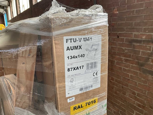 Fakro - raam ral 7016 antraciet 1340x1400 mm - afbeelding 2 van  4