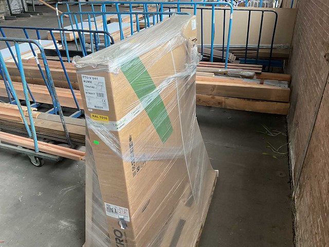 Fakro - raam ral 7016 antraciet 1340x1400 mm - afbeelding 3 van  4