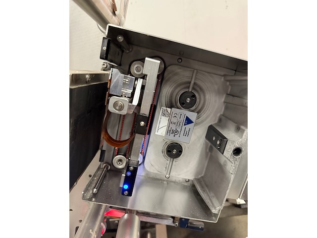 Falcon - afbeelding 5 van  10