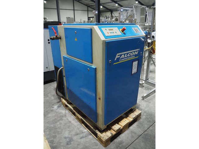 Falcon - afbeelding 3 van  10