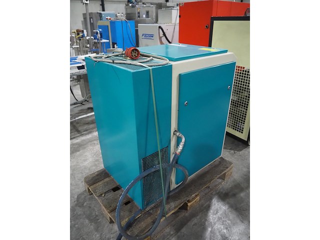 Falcon - afbeelding 3 van  9