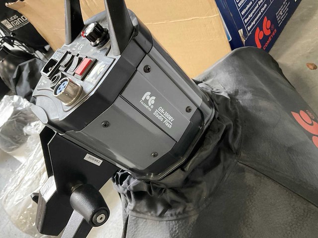 Falconeyes gn-300mv flitsers en statieven - afbeelding 13 van  15