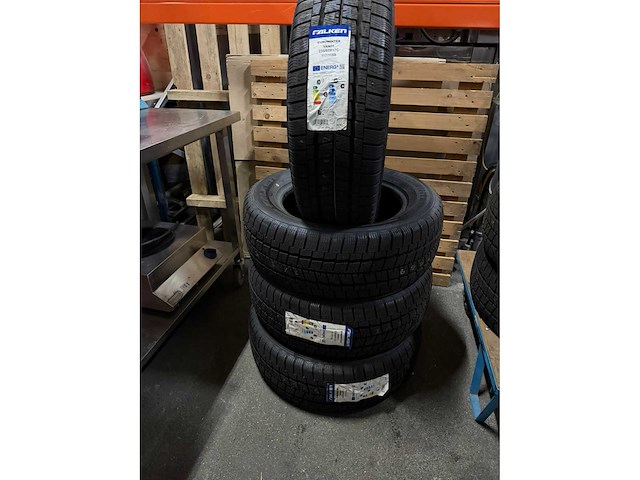 Falken eurowinter van01 235/60r17 117/115s autoband (4x) - afbeelding 3 van  9
