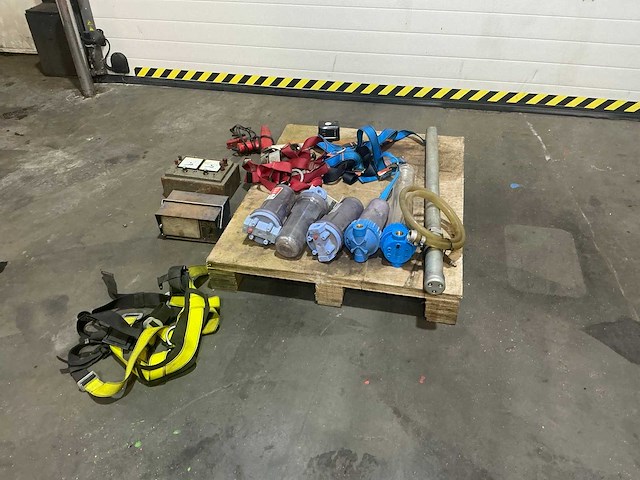 Fall arrester harnas partij divers - afbeelding 2 van  9