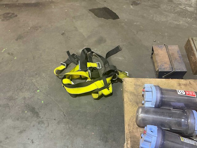 Fall arrester harnas partij divers - afbeelding 2 van  9