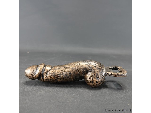 Fallistische flesopener. - afbeelding 2 van  5