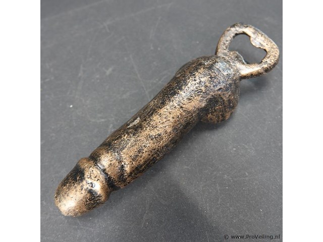 Fallistische flesopener. - afbeelding 3 van  5