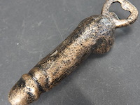 Fallistische flesopener. - afbeelding 3 van  5