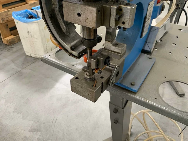 Falsoni f401 pneumatische nietmachine - afbeelding 3 van  4