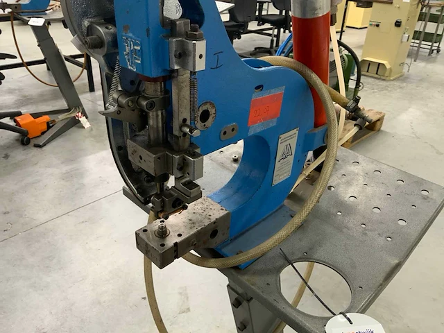 Falsoni f401 pneumatische nietmachine - afbeelding 1 van  4