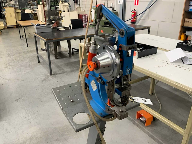 Falsoni f401 pneumatische nietmachine - afbeelding 2 van  4
